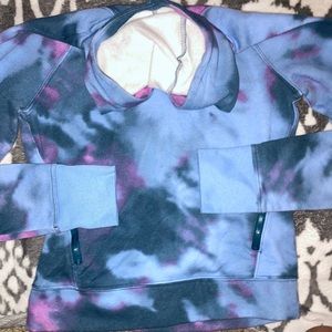 tie dye hoodie // thumb holes